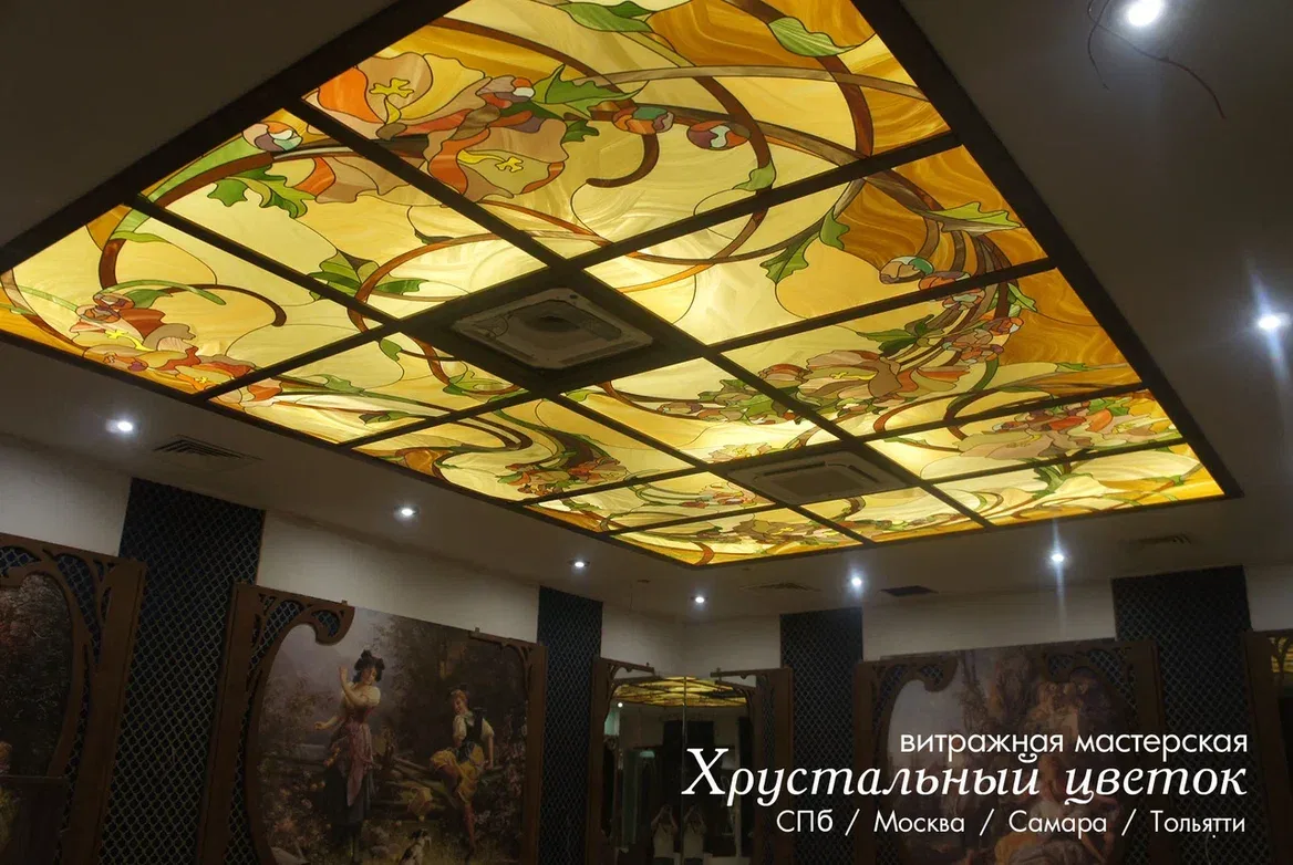 витражный потолок 57