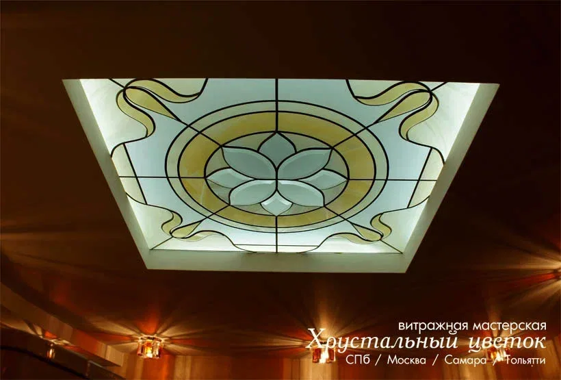 Витражный потолок 52