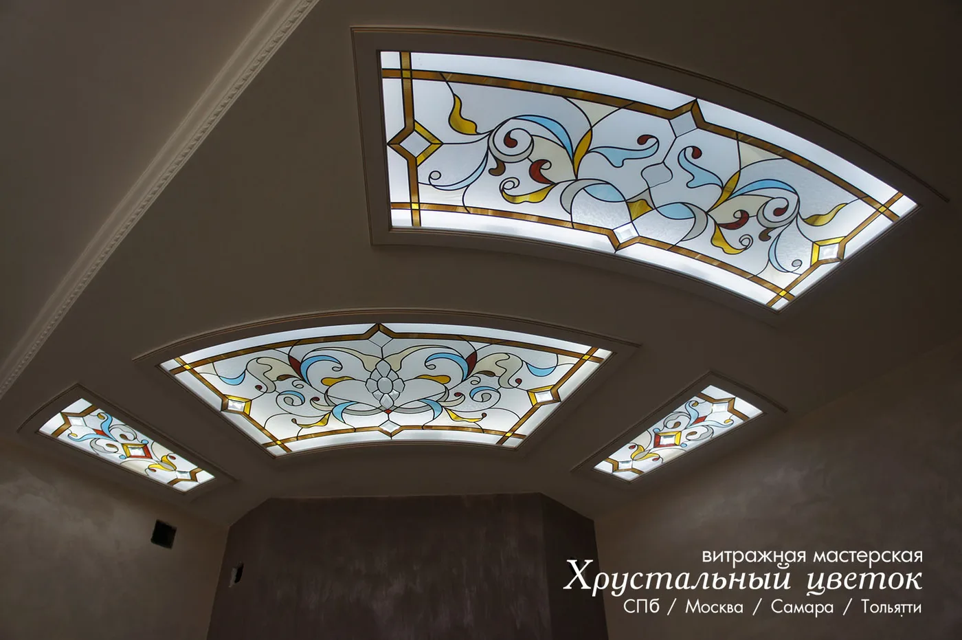 Витражный потолок 68